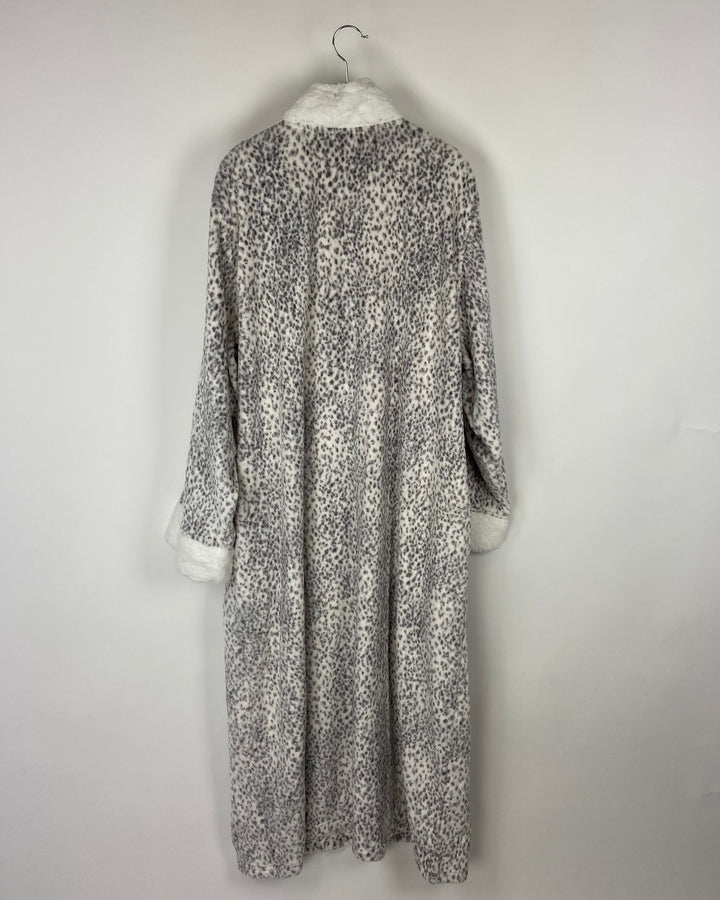 White Cheetah Print Robe - Small