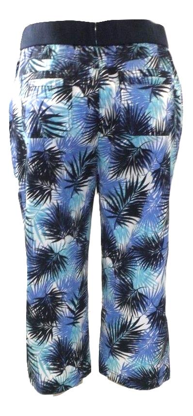 Briggs White and Blue Printed Capri Pants- Size Medium - The Fashion Foundation